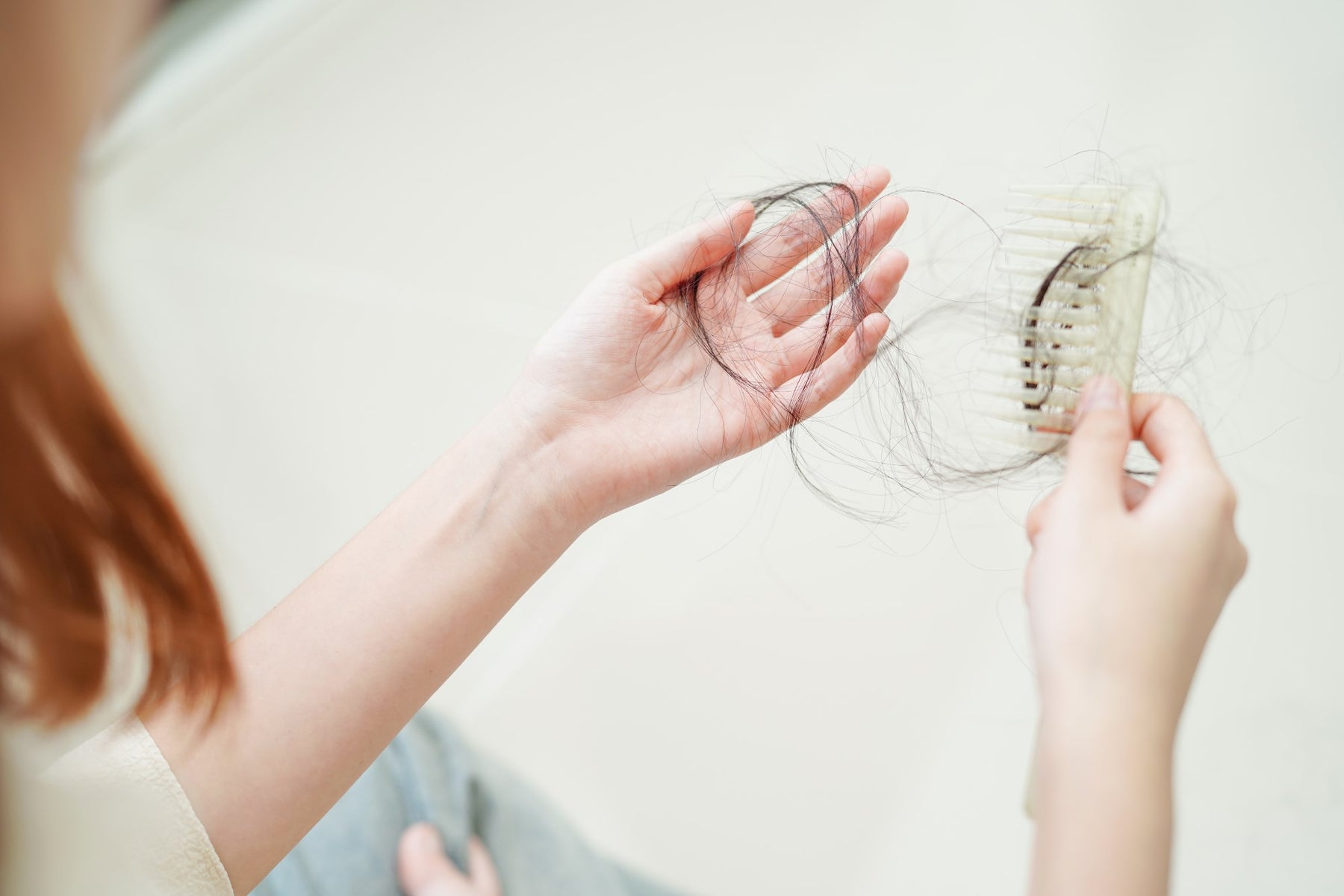 How to spot the early signs of hair loss - Honeyderm
